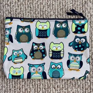 NEW Thirty One Large Zipper Pouch